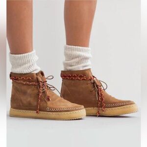 Nordstrom NEW Laidback London Argo Camel Suede lace up ankle bootie ❤️🌈🙏